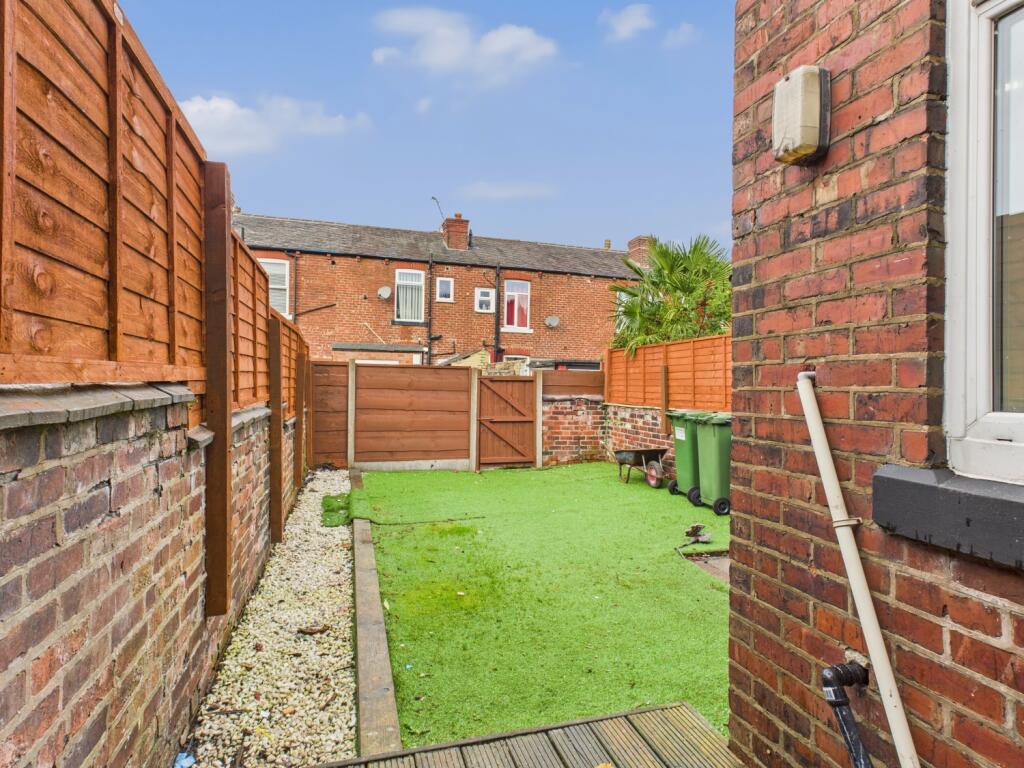 CAM03729G0-PR0167-STILL013