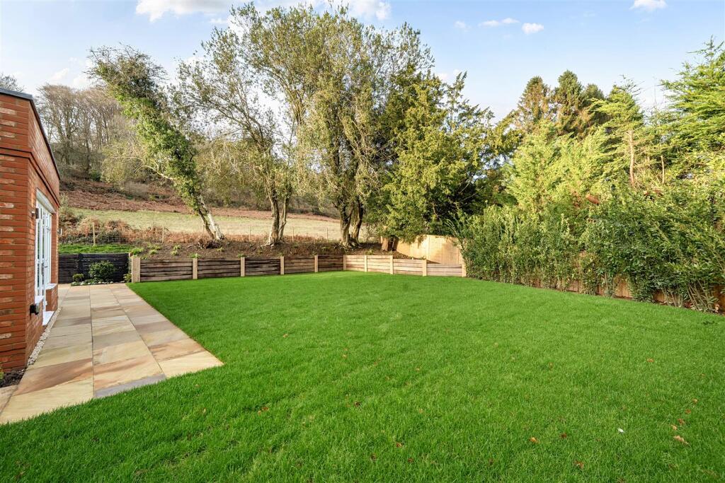 2 Truman Place rear garden 1.jpg