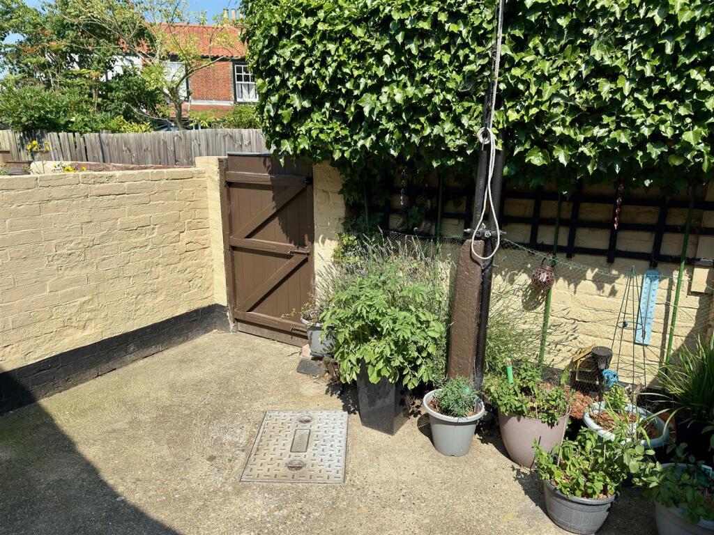 COURTYARD GARDEN.jpg