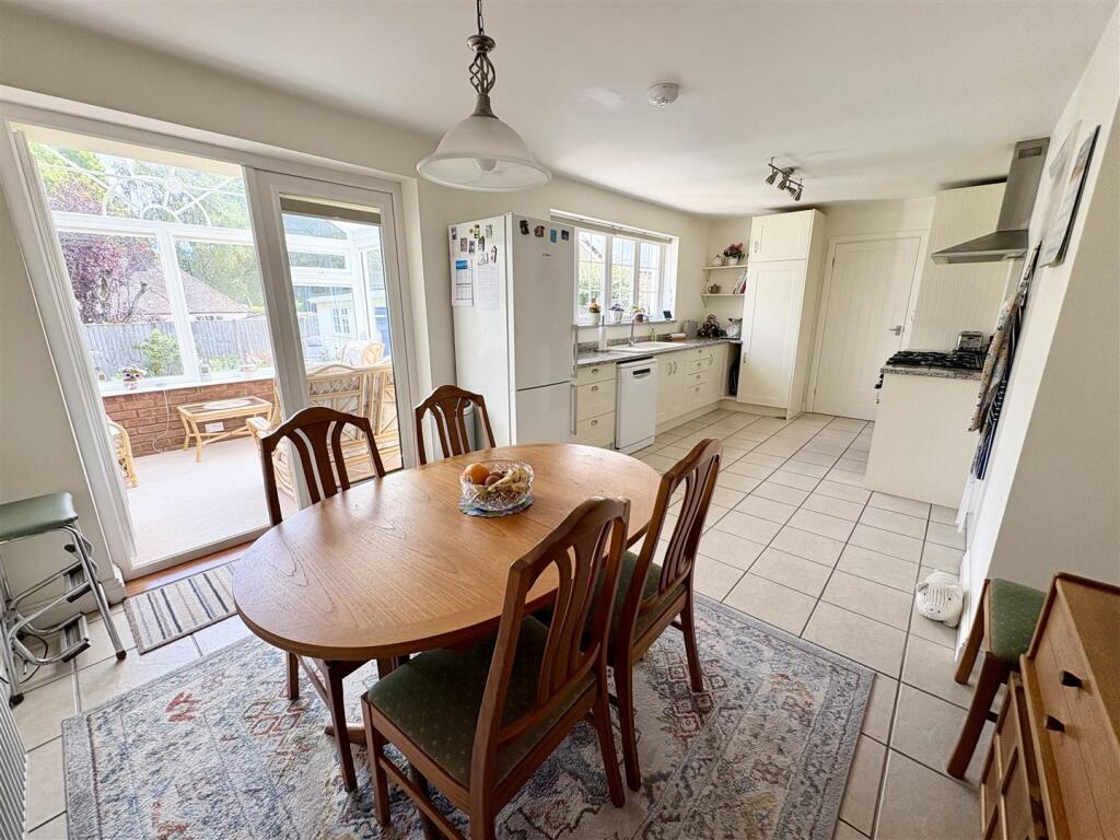 4. dining kitchen.jpg