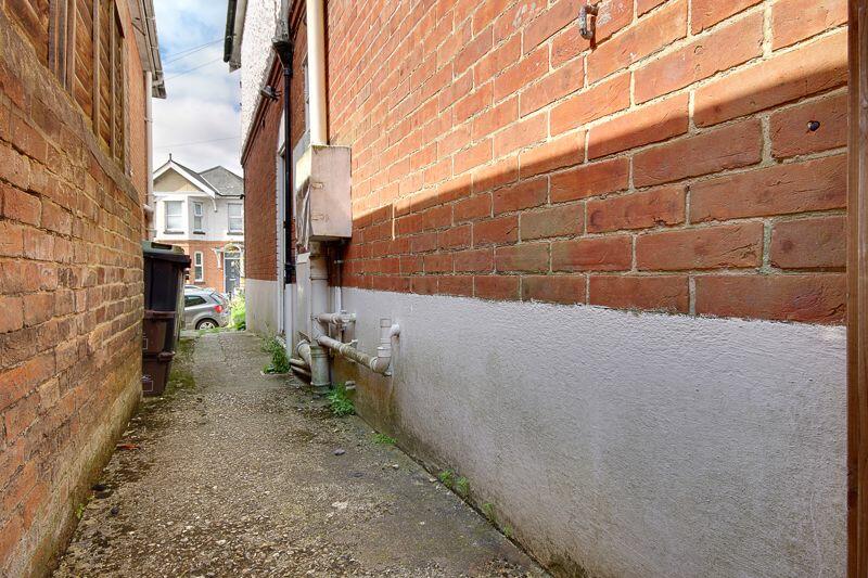 Front External (Communal Path)