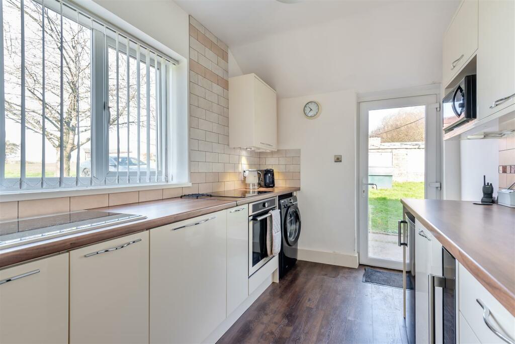 8584800-interior10.jpg