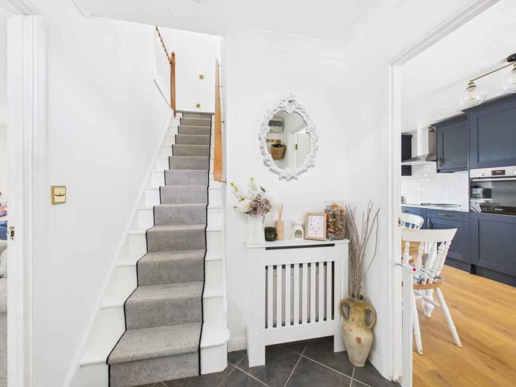 8. CAM04922G0-PR0014-STILL011