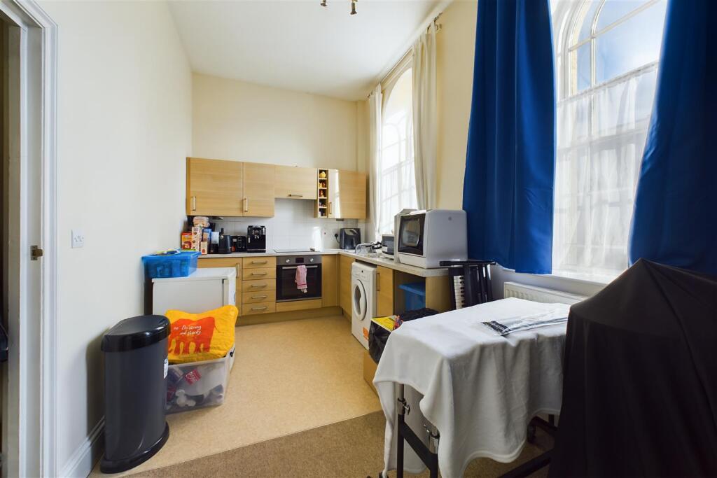 21 Oriel Buildings, Twerton Farm Close, Twerton, B