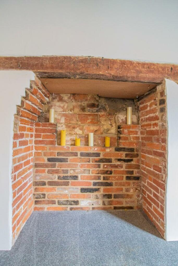 21a Churchgate Street [Sitting Room Feature Firepl