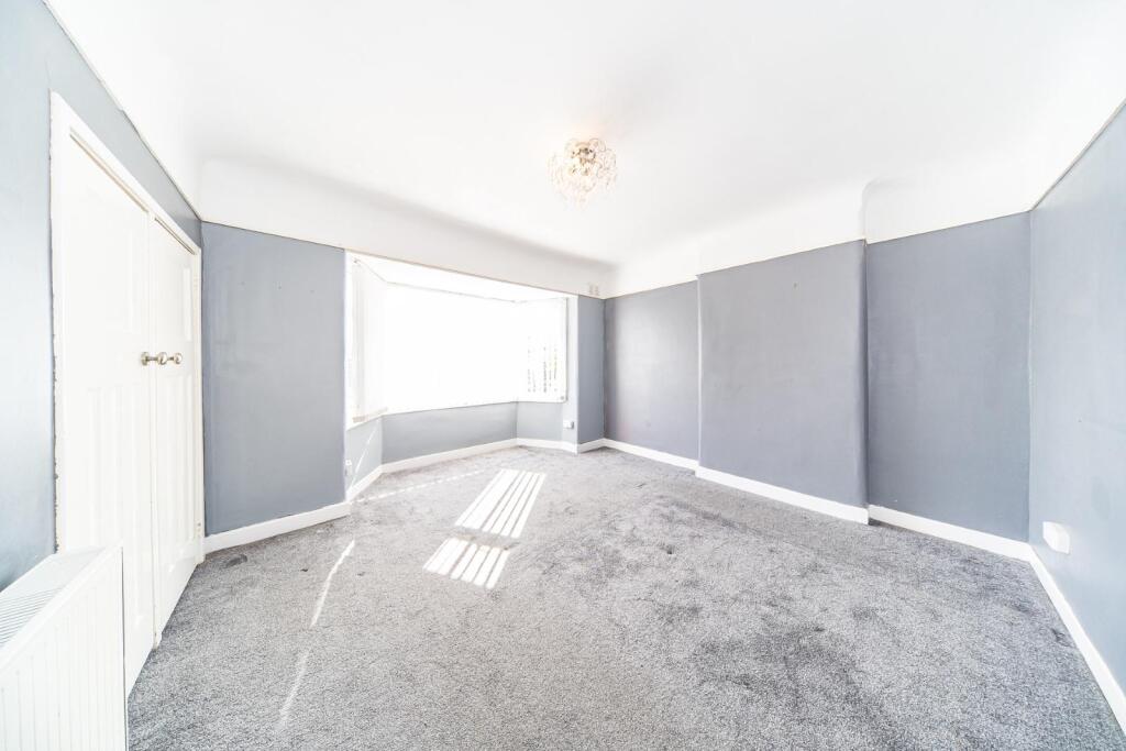 46 Cumber Lane bedroom 1 2.jpg