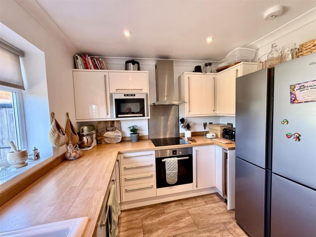 kitchen 2.jpg