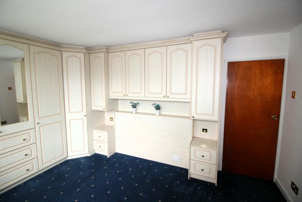 Bedroom (b) 