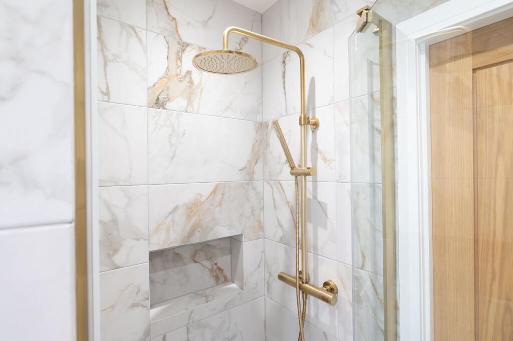 JACK AND JILL EN-SIUITE