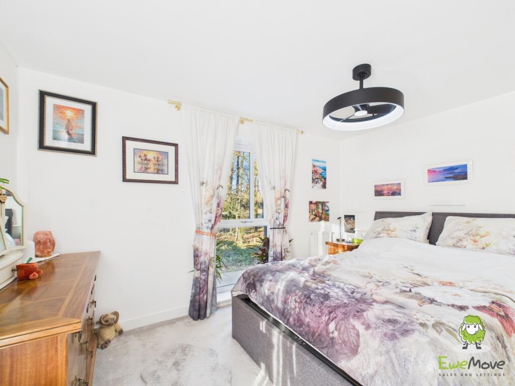 EweMove Estate Agents Basingstoke - Fairway Road 