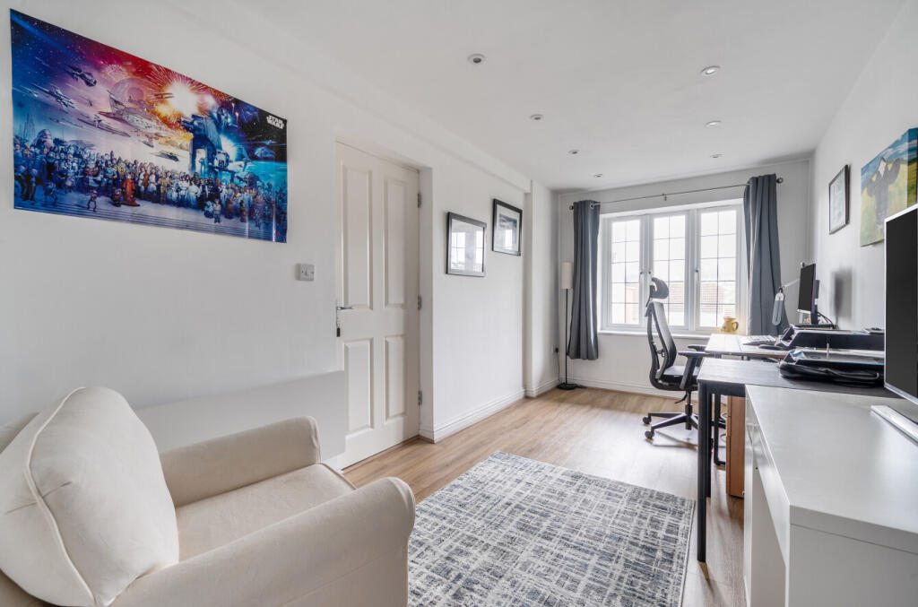 1376717-4-6916fef...