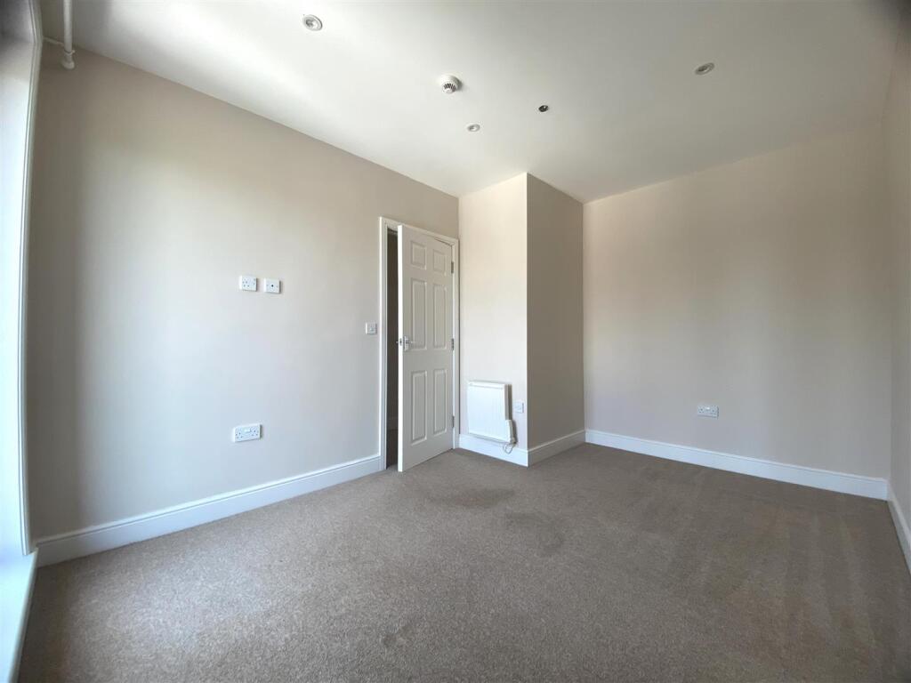 Bedroom II.jpg