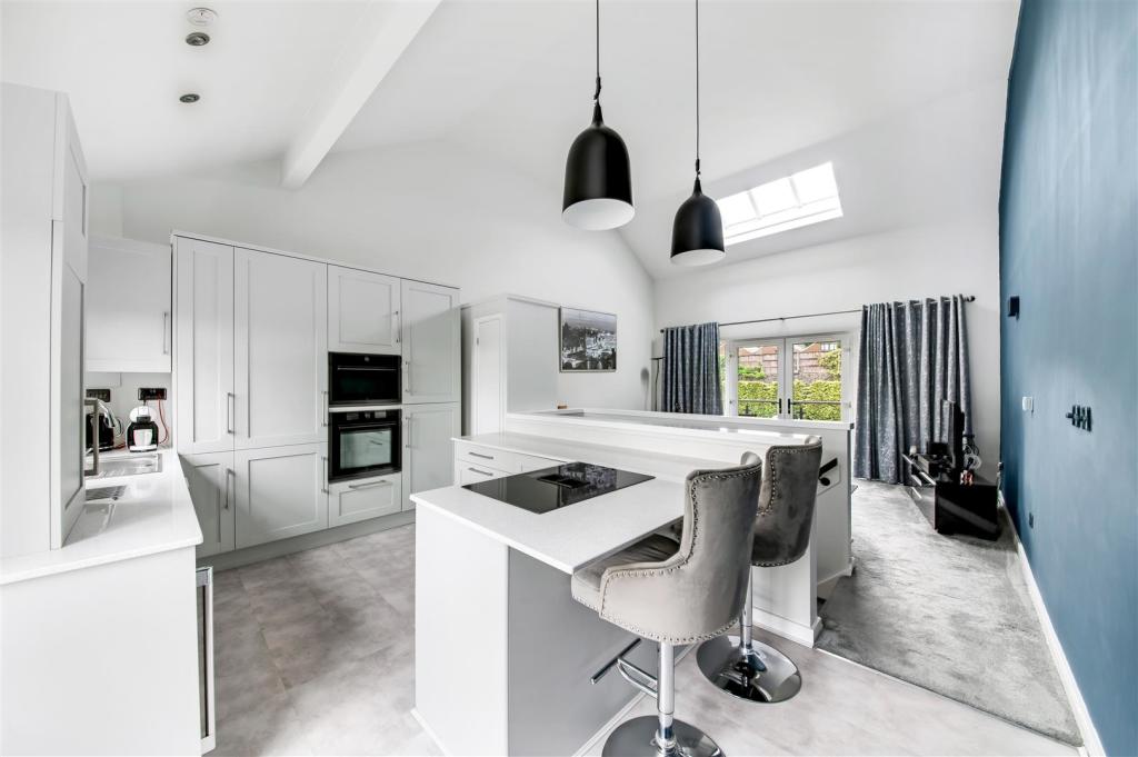 LIVING/KITCHEN/DINING AREA
