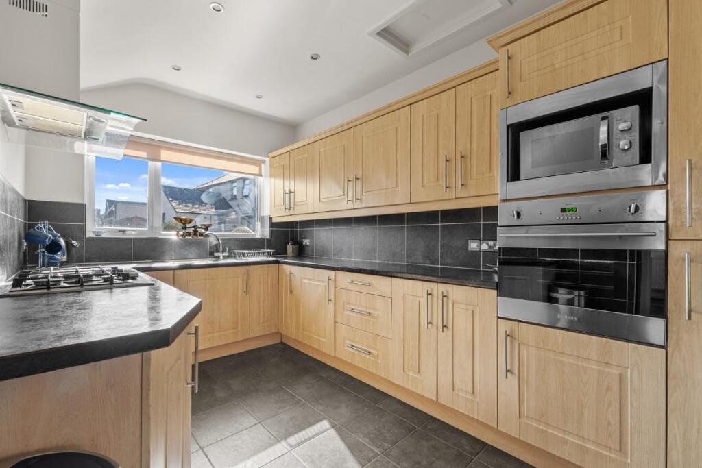 111 East Crescent (8 of 21).jpg