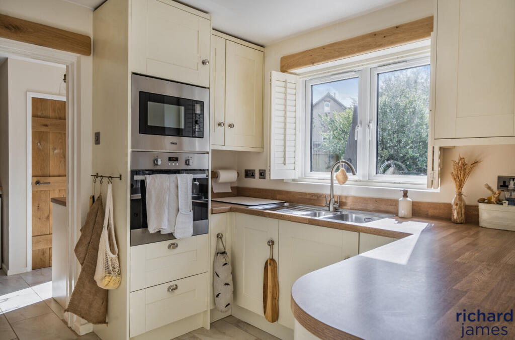 9956fc99a0d14fa495c7ca4896bee664