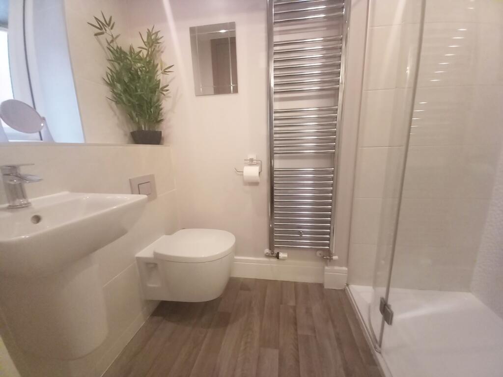 EN SUITE