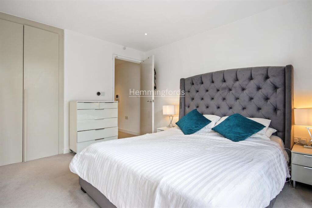 10-76849 - AM - Flat 2, 3 Ann street N1 7 FF-30-lo