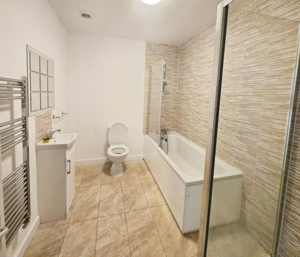 pbox-bathroom-335955.jpg