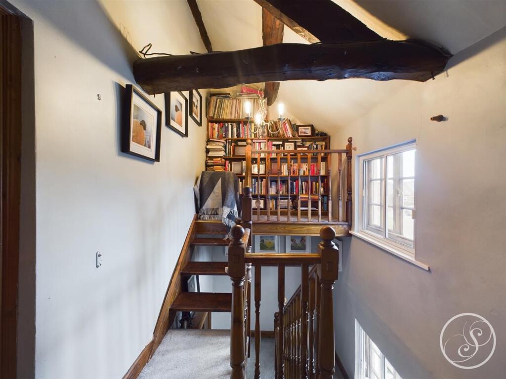 FIRST FLOOR LANDING