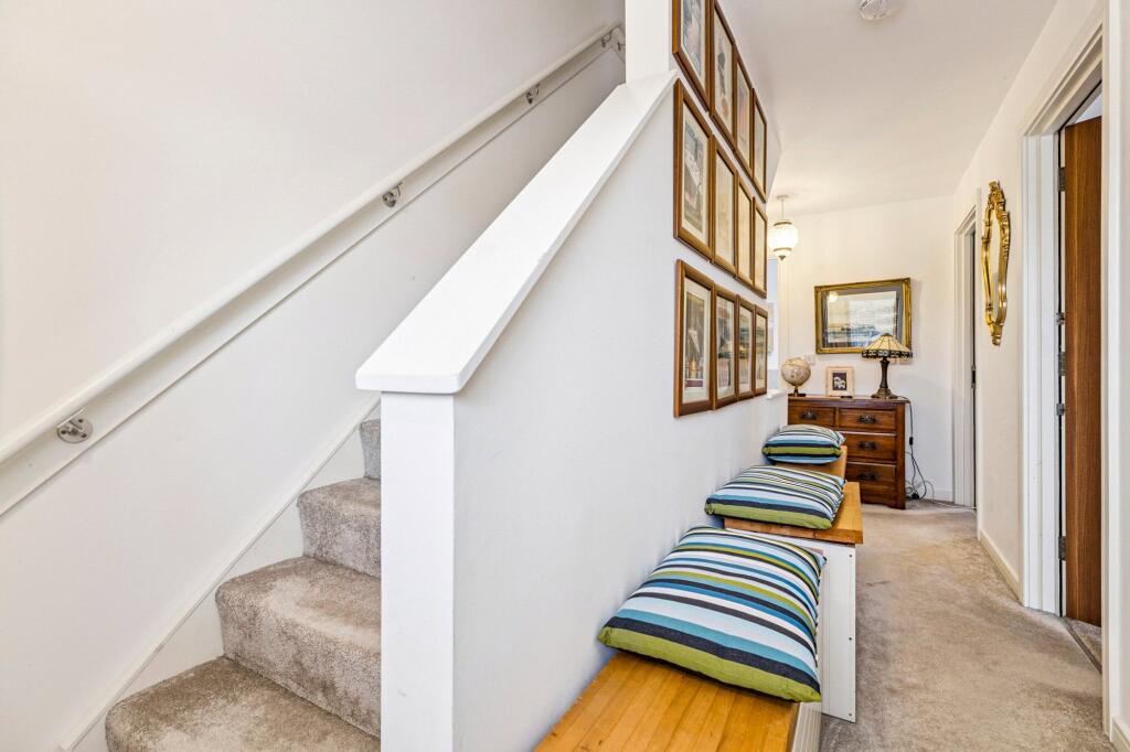 Upper Landing (1st)