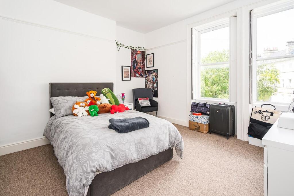 Second Floor Apartment, 14 Portland Place, Bath, B