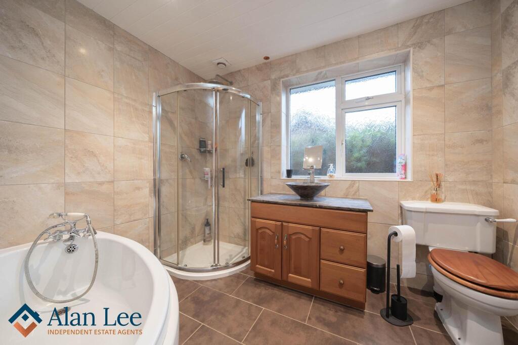 Bathroom (Ground Floor)