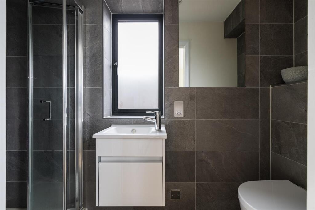 Sewardstone Road E4
