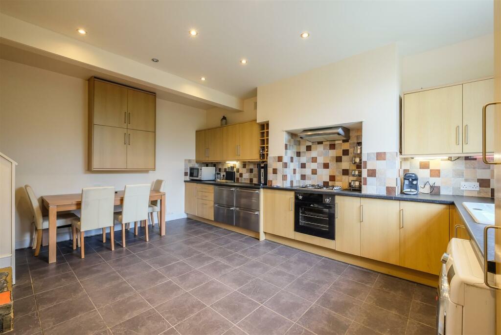 Dining kitchen