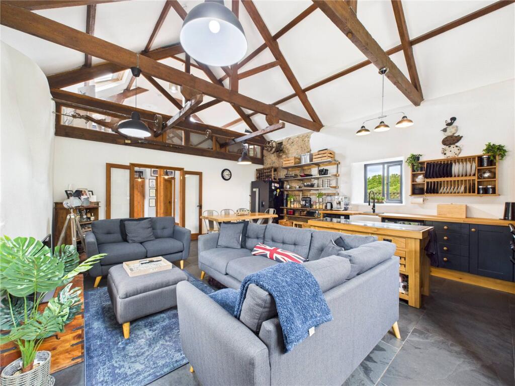 Kitchen &amp; Living