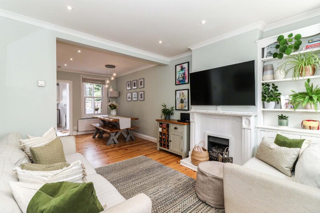 Sitting/dining room