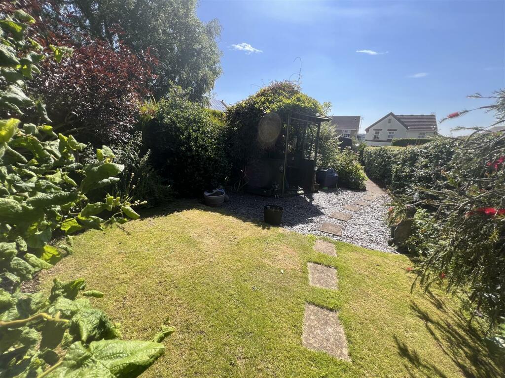 far laund 80 garden 2.jpg