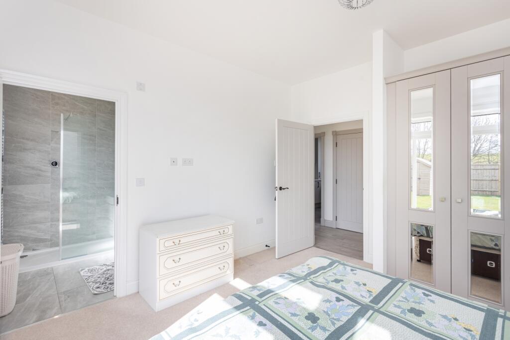 5 Wellington Crescent 005 (1)