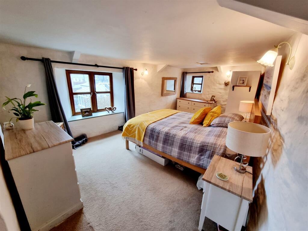 Bed 1.1.jpg