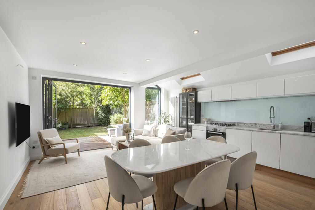 Kitchen/Reception