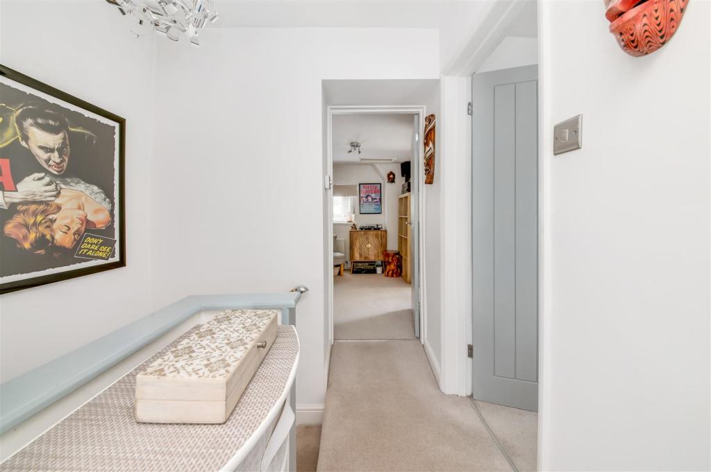 FIRST FLOOR LANDING