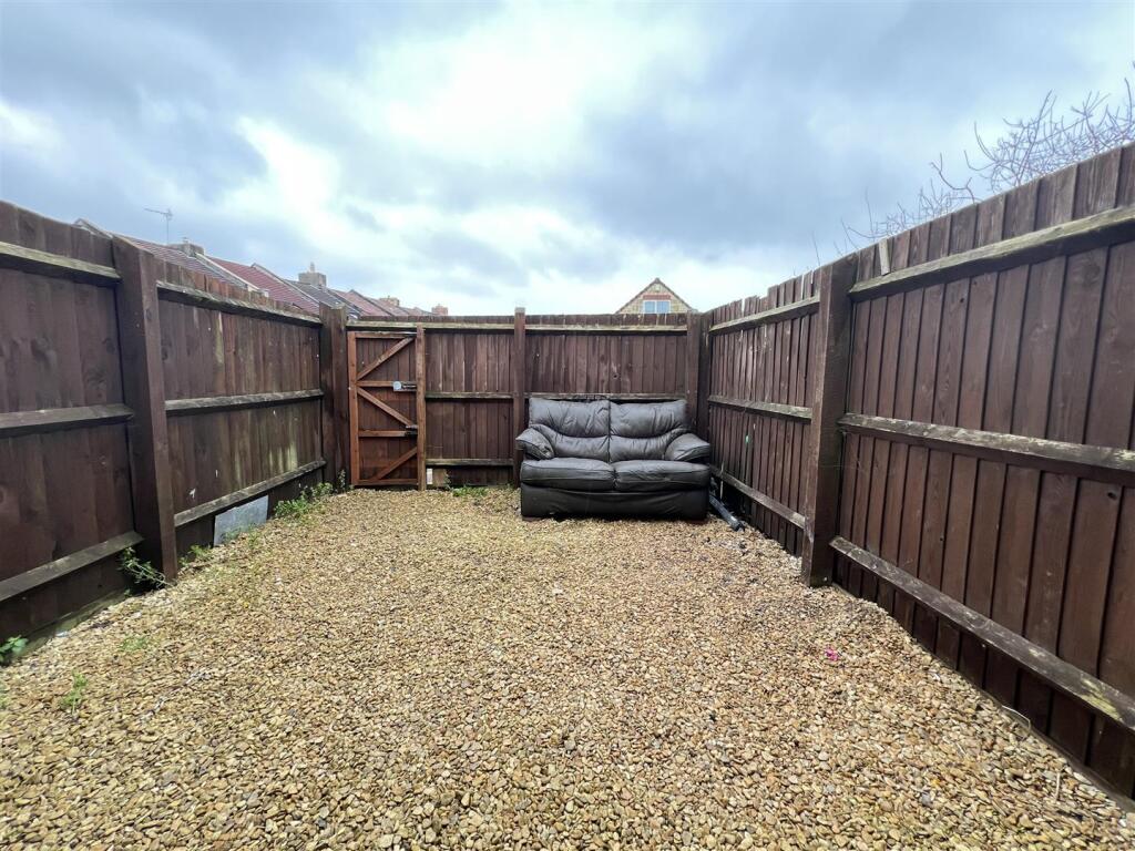 3 - One Bedroom Flat for Auction, Kingswood, Brist