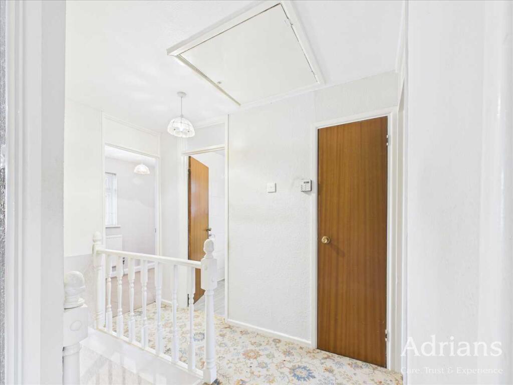 FIRST FLOOR LANDING
