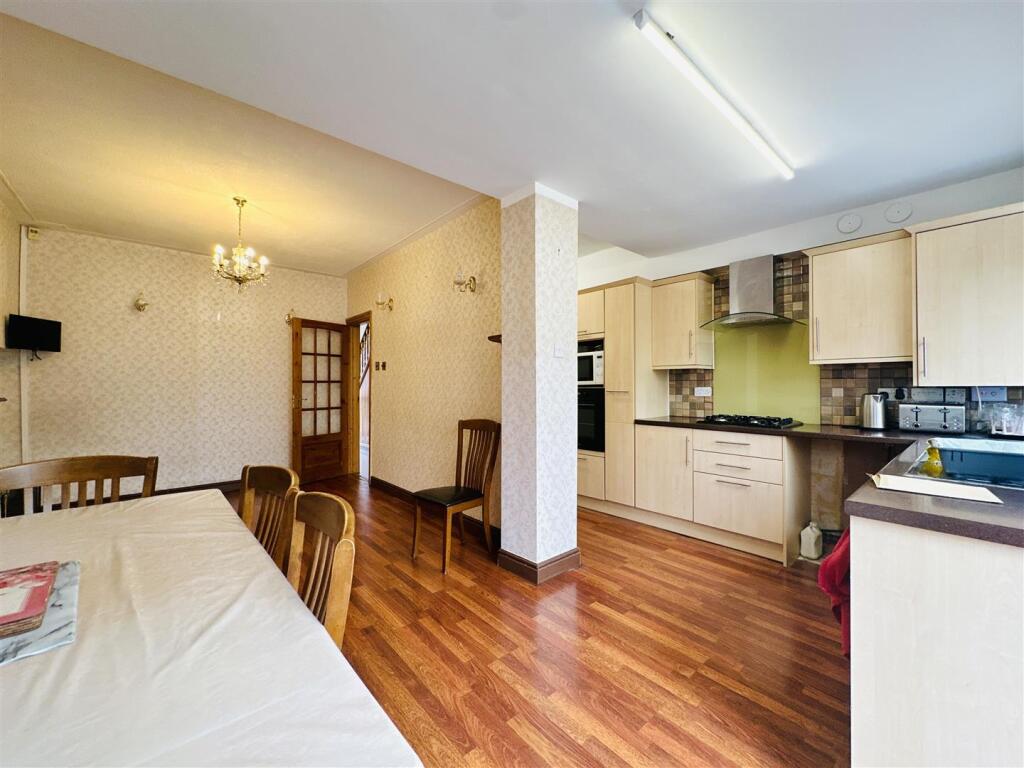 KITCHEN &amp; DINER