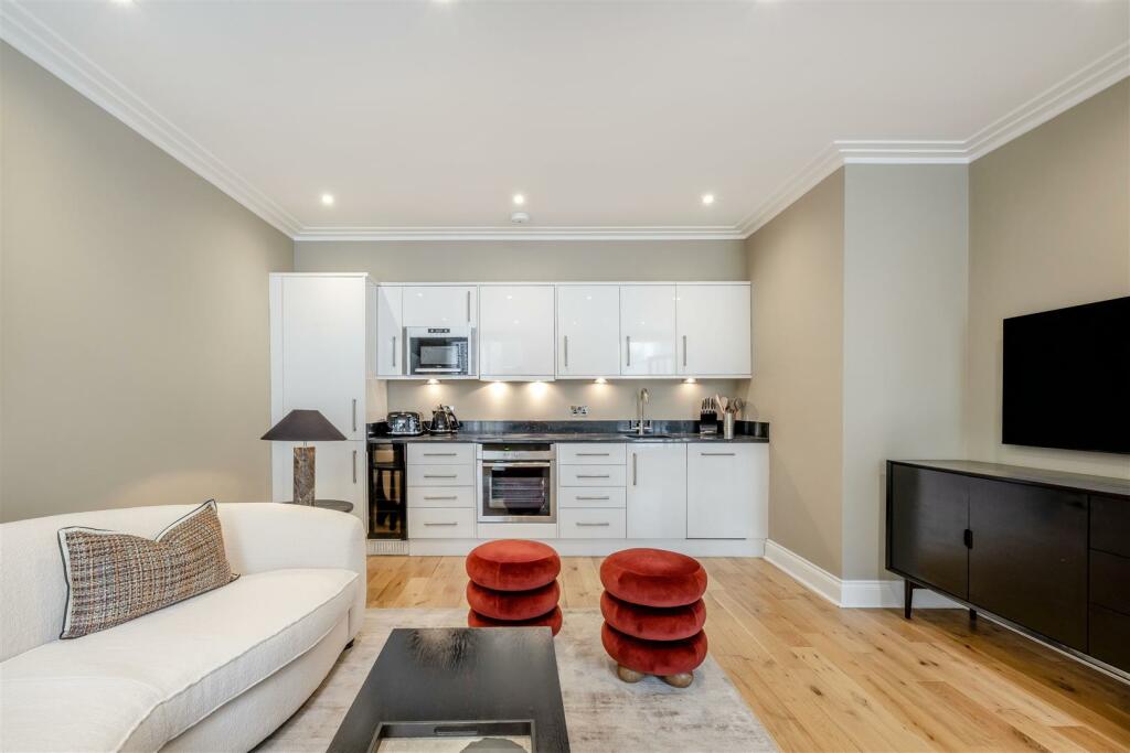 8515327-interior10.jpg