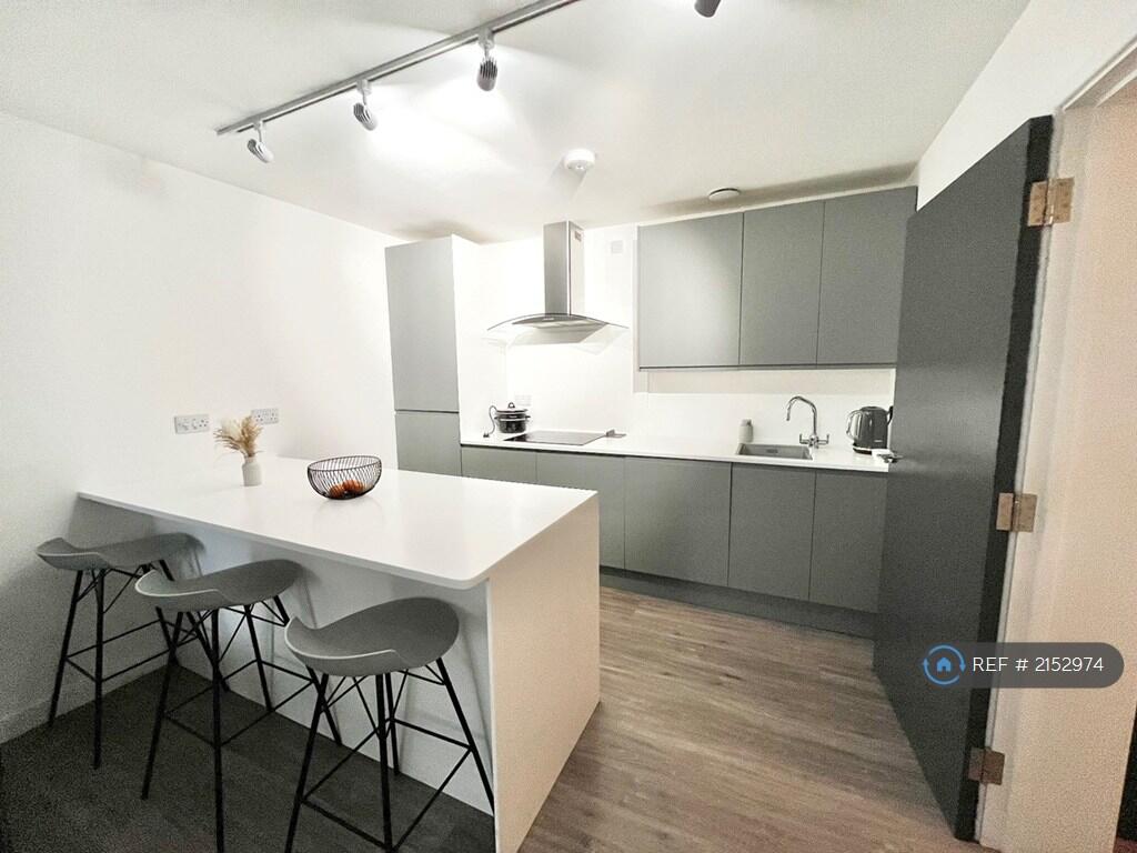 Kitchen And Breakfast Bar