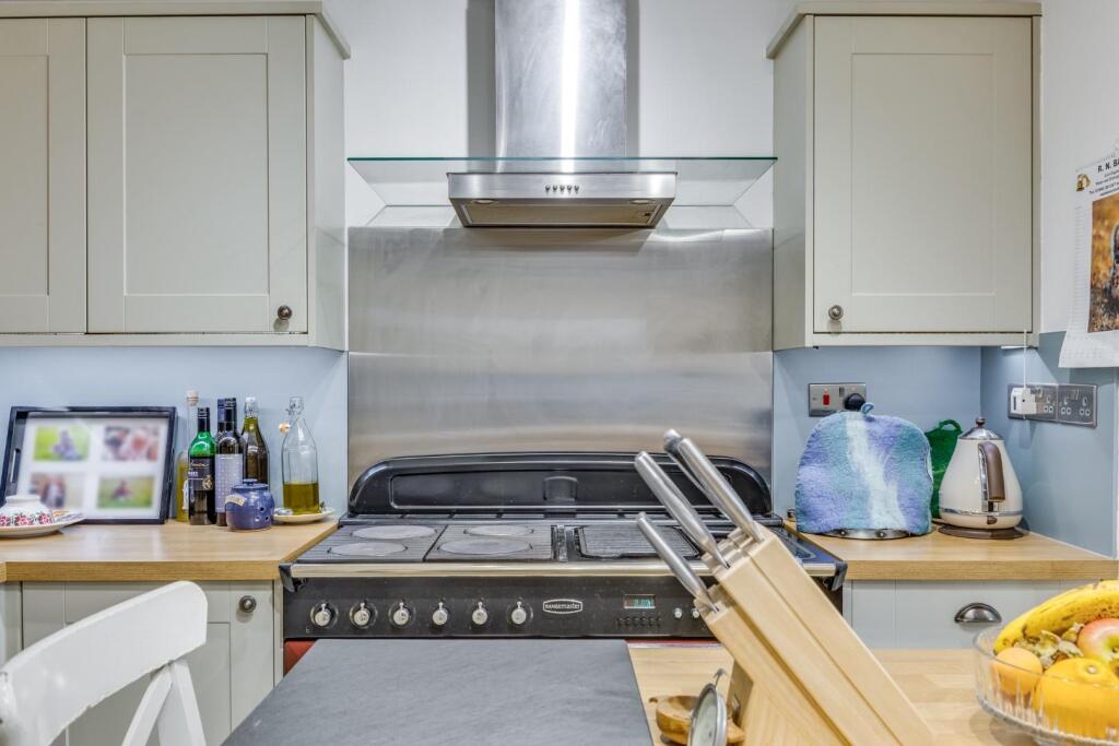 Ryecroft Lane 15-16.jpg