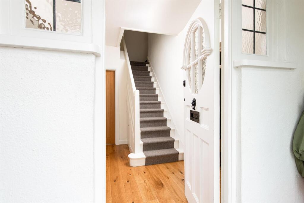 Hallway_2.jpg