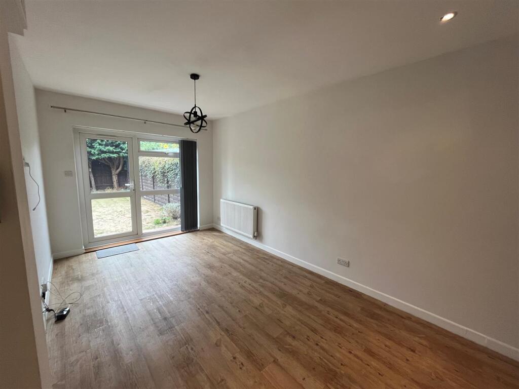 Lounge 2.jpg