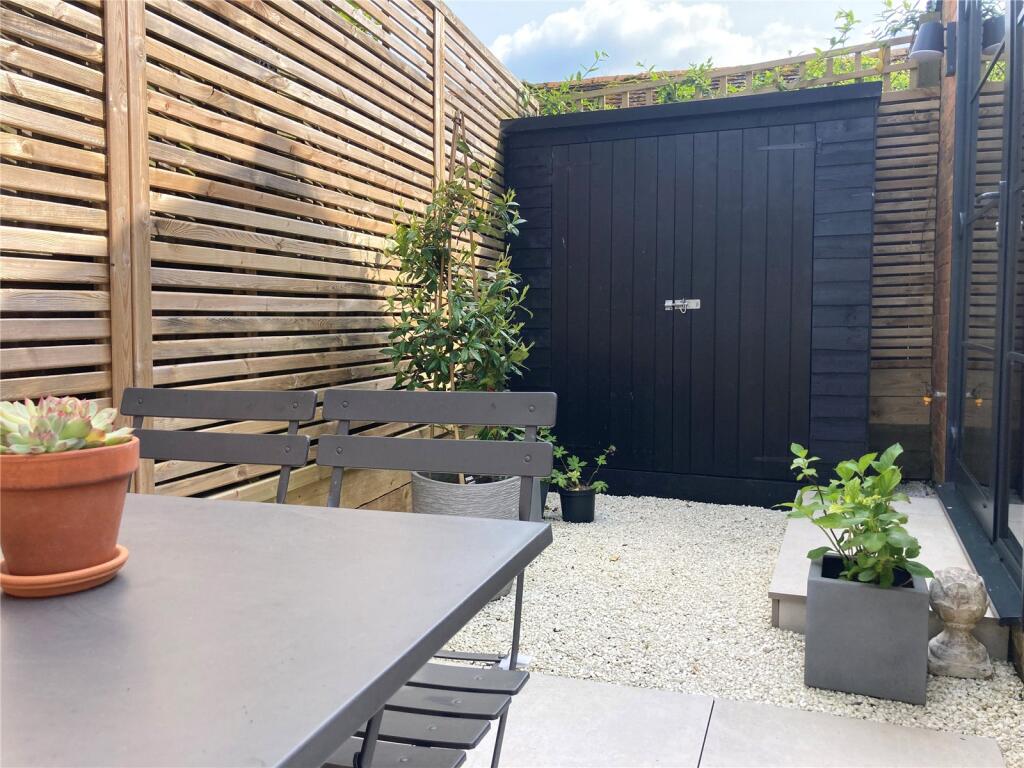 Alfresco Dining