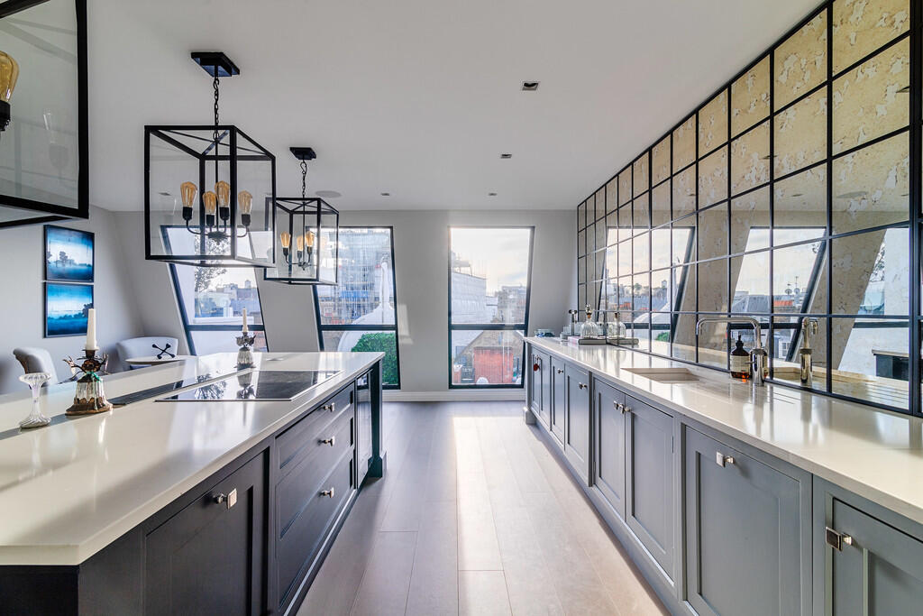 Tavistock_Street_...