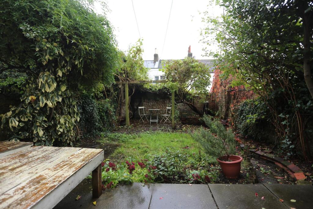 1, 52 Buckingham Road  Garden (4).JPG