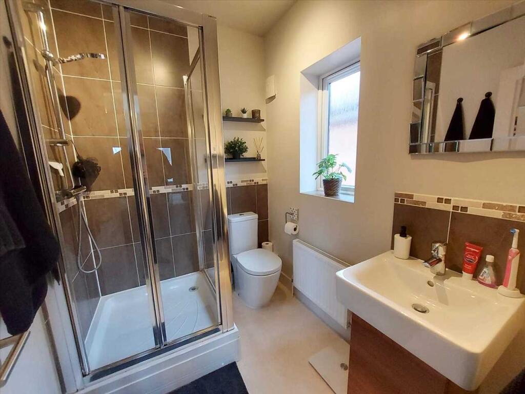ENSUITE SHOWER ROOM