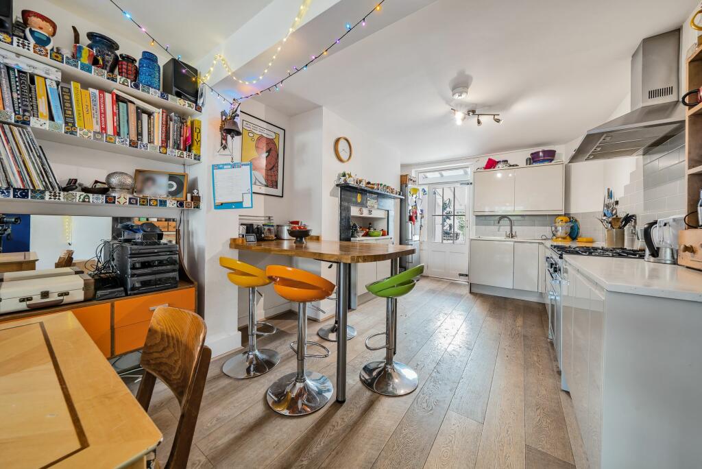 Kitchen/Dining Room (2)