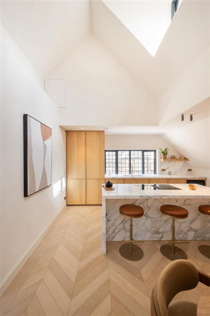 Flat 5 Walton House Hi-11.jpg