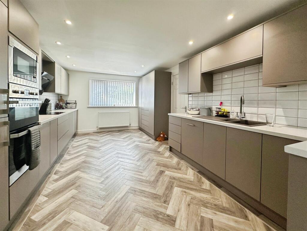 3b7c2bda--4BF4-8B2E-229791B42870-97513-00001F0E5CE